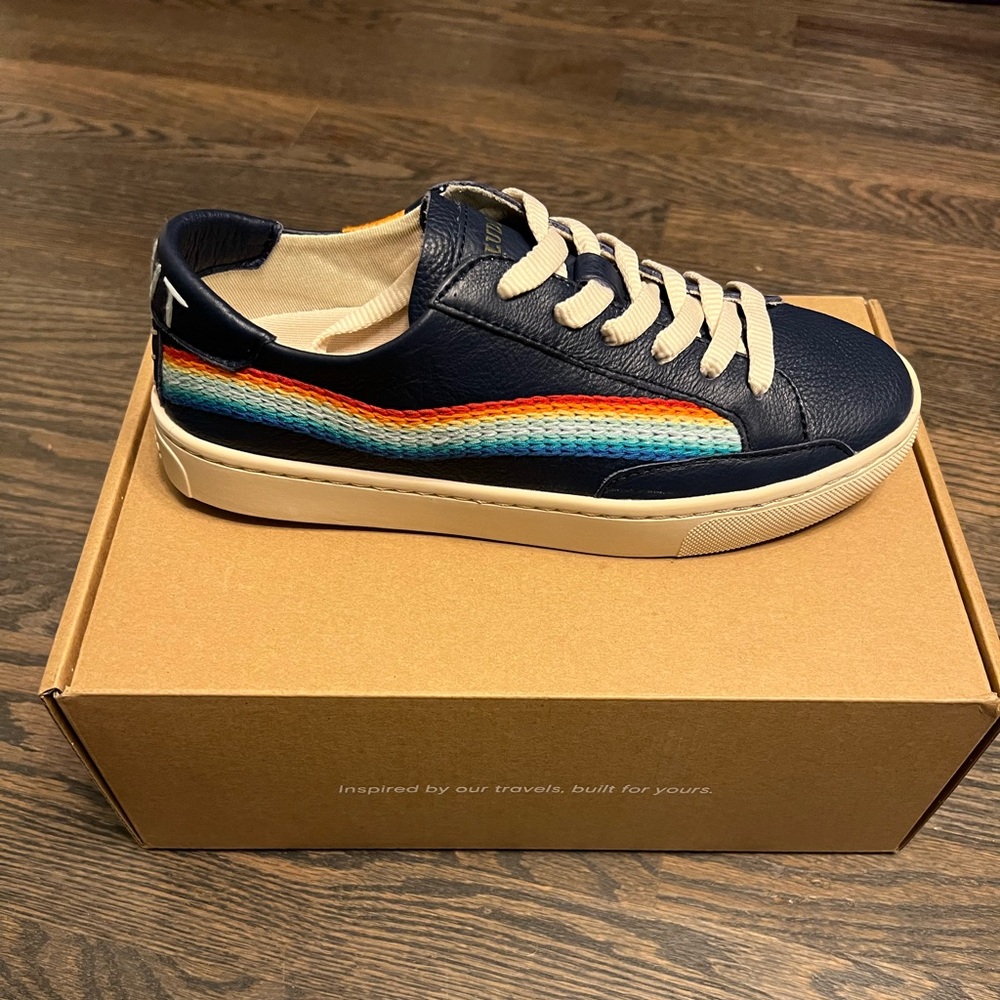 Soludos Rainbow Wave Sneakers – Women’s 6 (Blue)